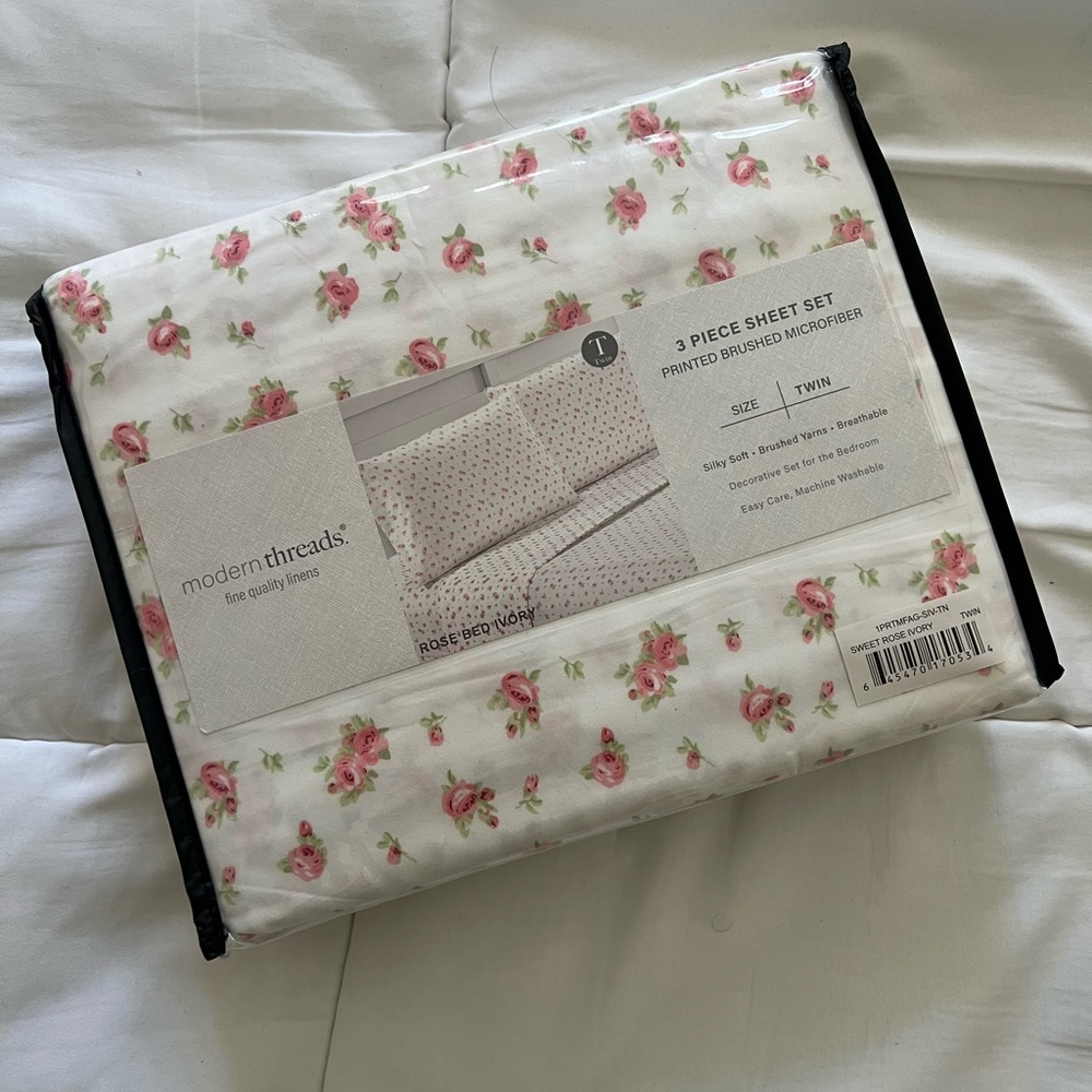 Twin size sheet set, NEVER USED